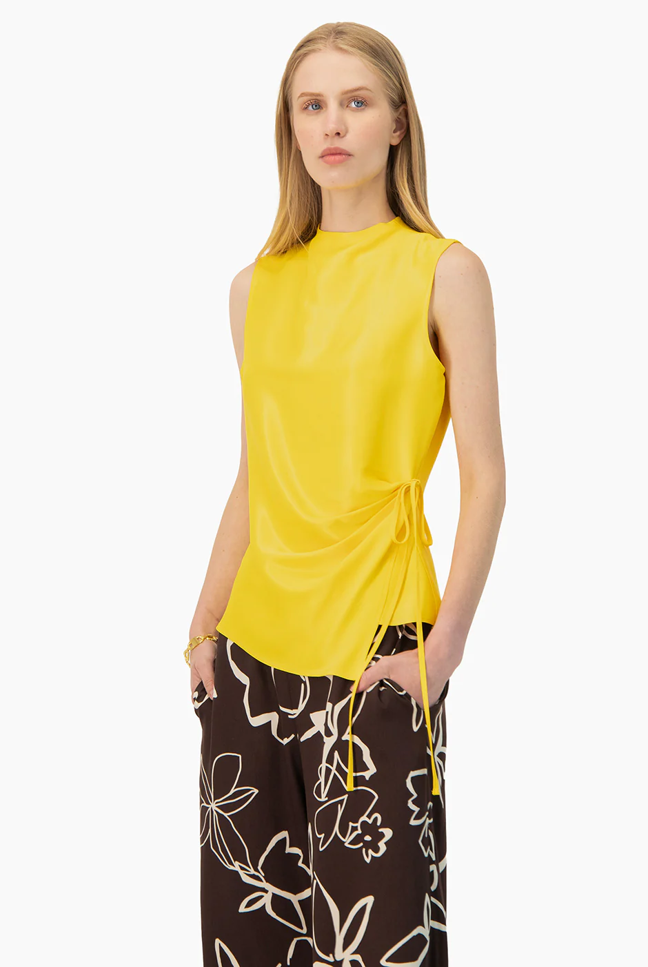 Blusa Ivonne lisa con amarre - Image 3
