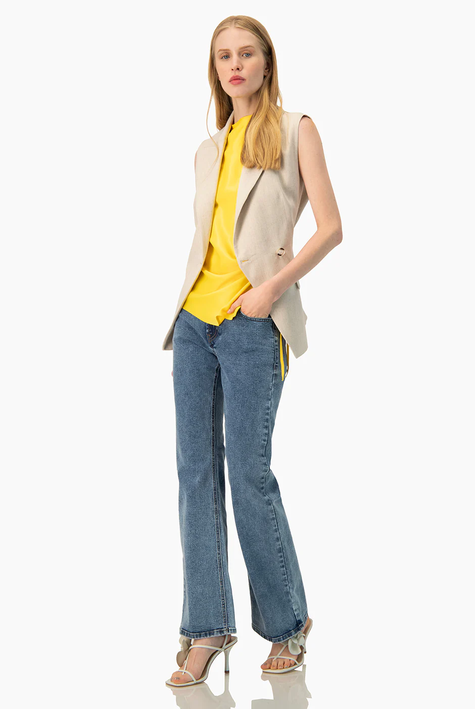 Blusa Ivonne lisa con amarre - Image 5