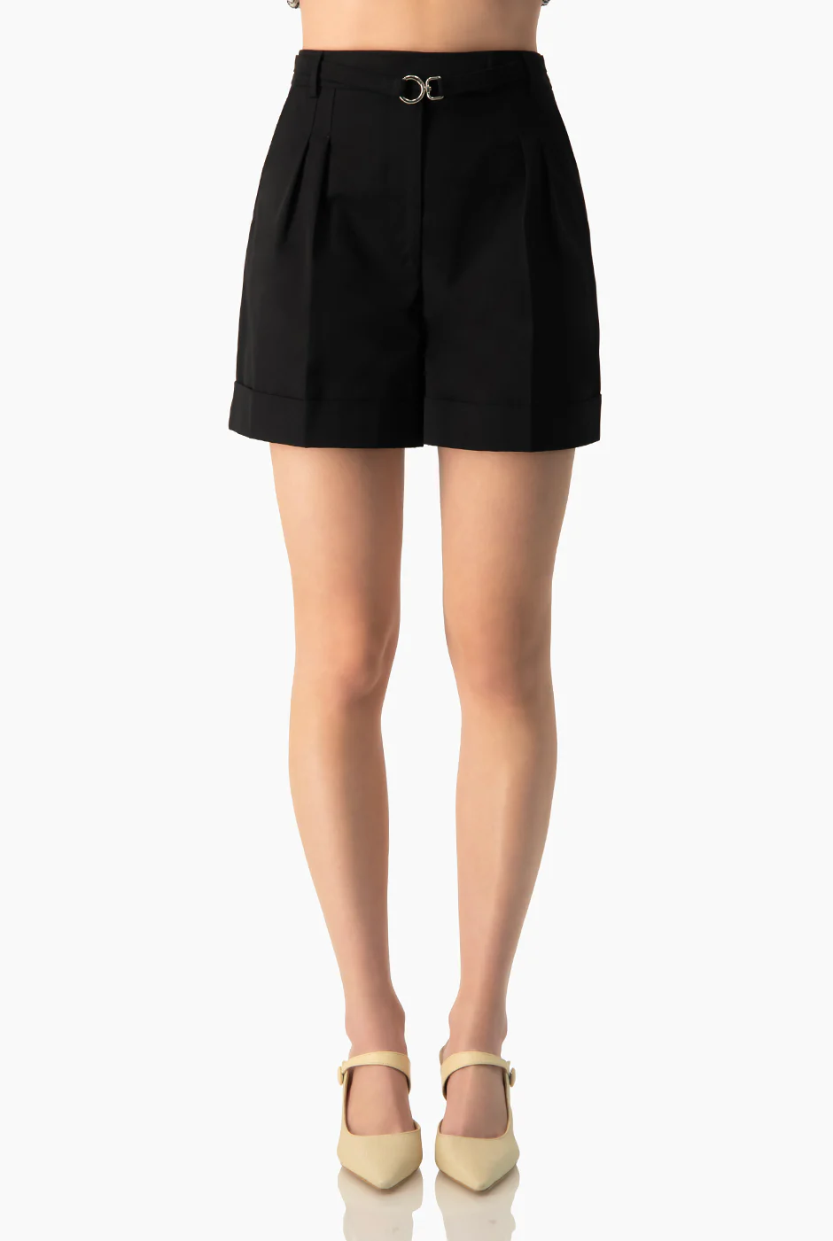 Short negro con pinzas
