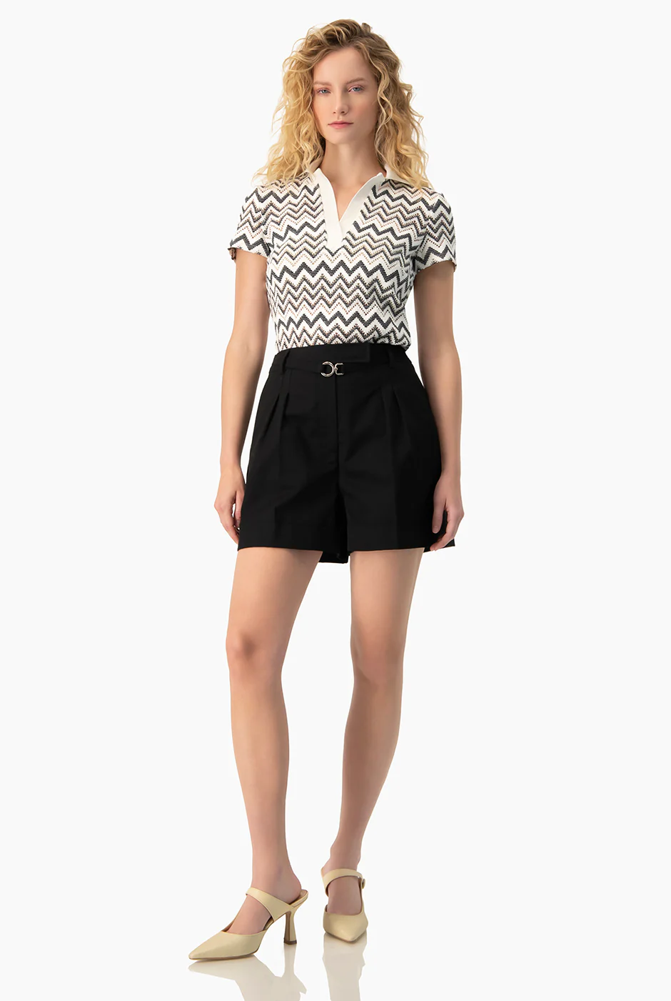 Short negro con pinzas - Image 3