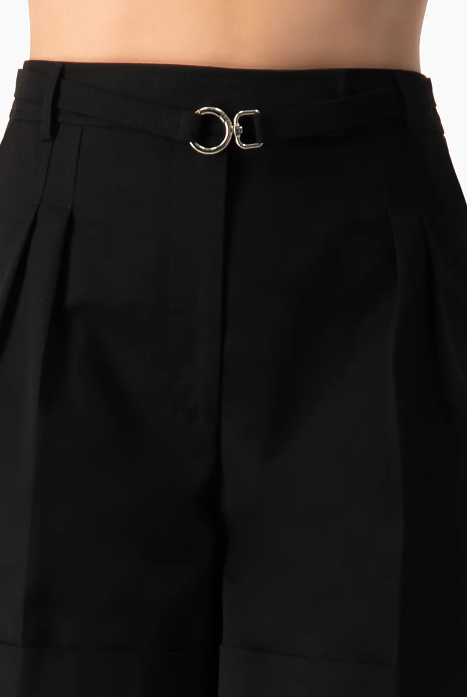 Short negro con pinzas - Image 7