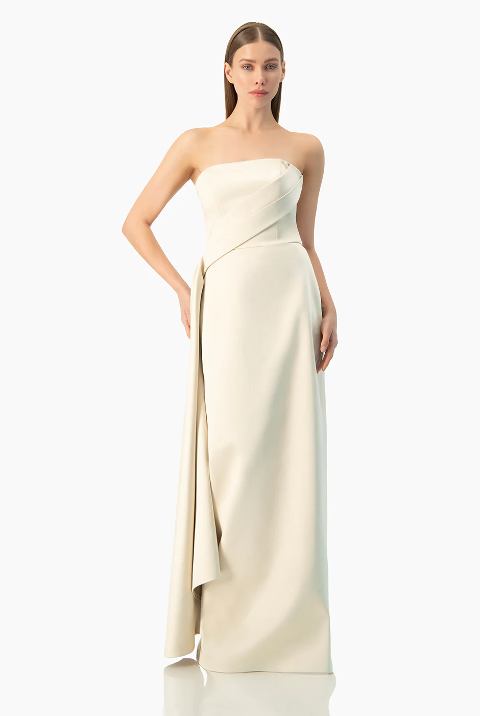 Vestido largo strapless beige